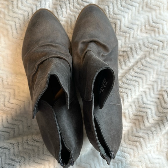 Gently used size 7W booties - Picture 1 of 3
